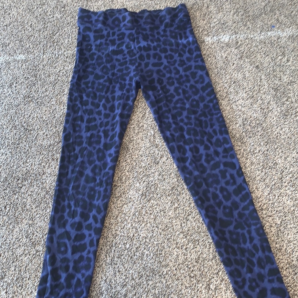 PINK Victoria’s Secret leopard leggings